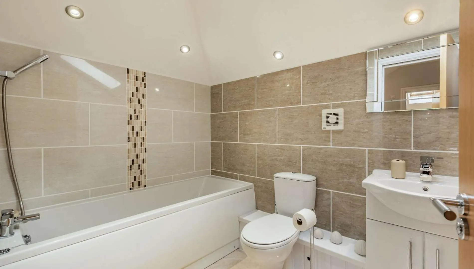Holiday home 2 Bed In Fb219 *
