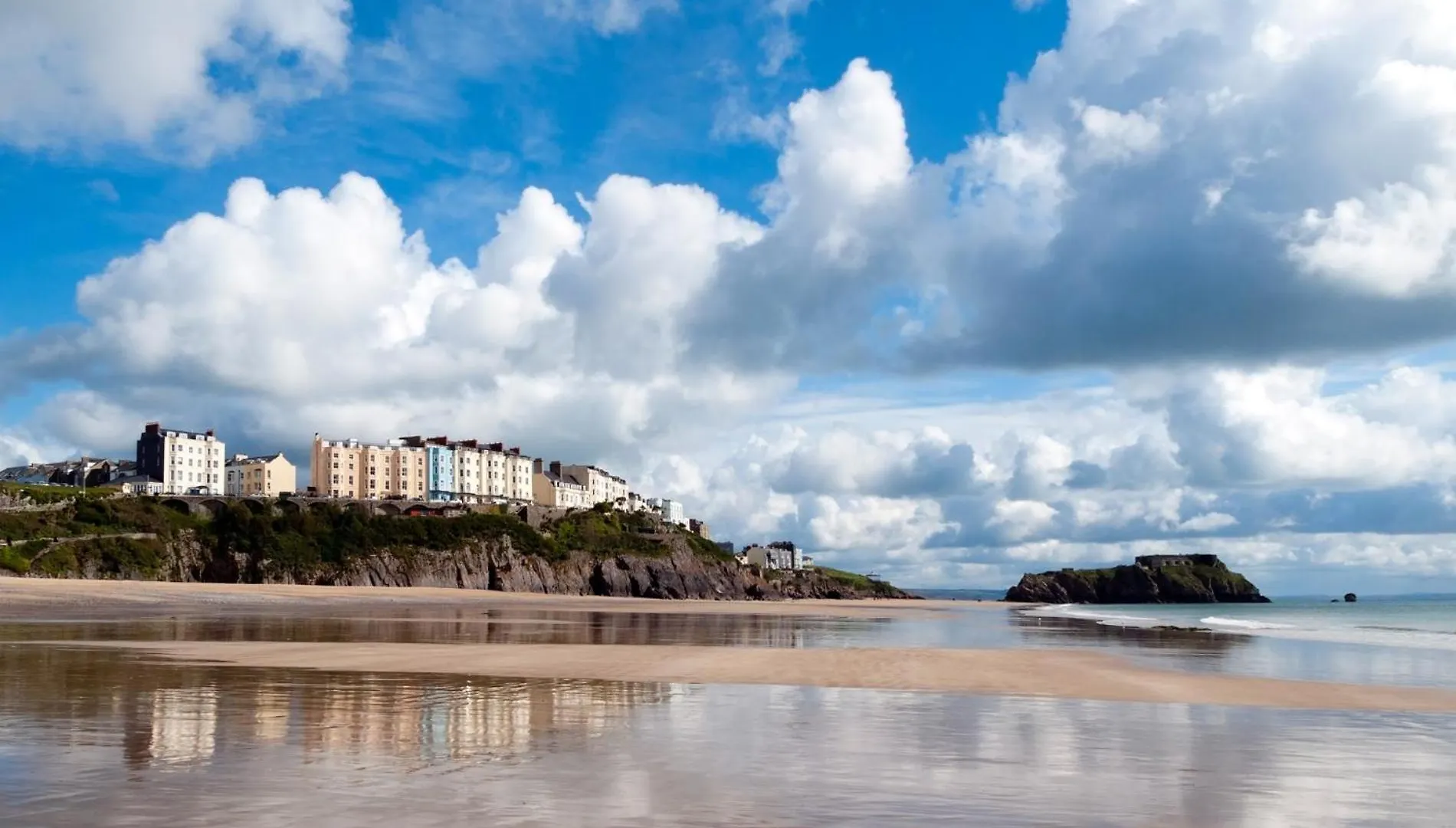 4 Bed In Fb003 Holiday home Tenby