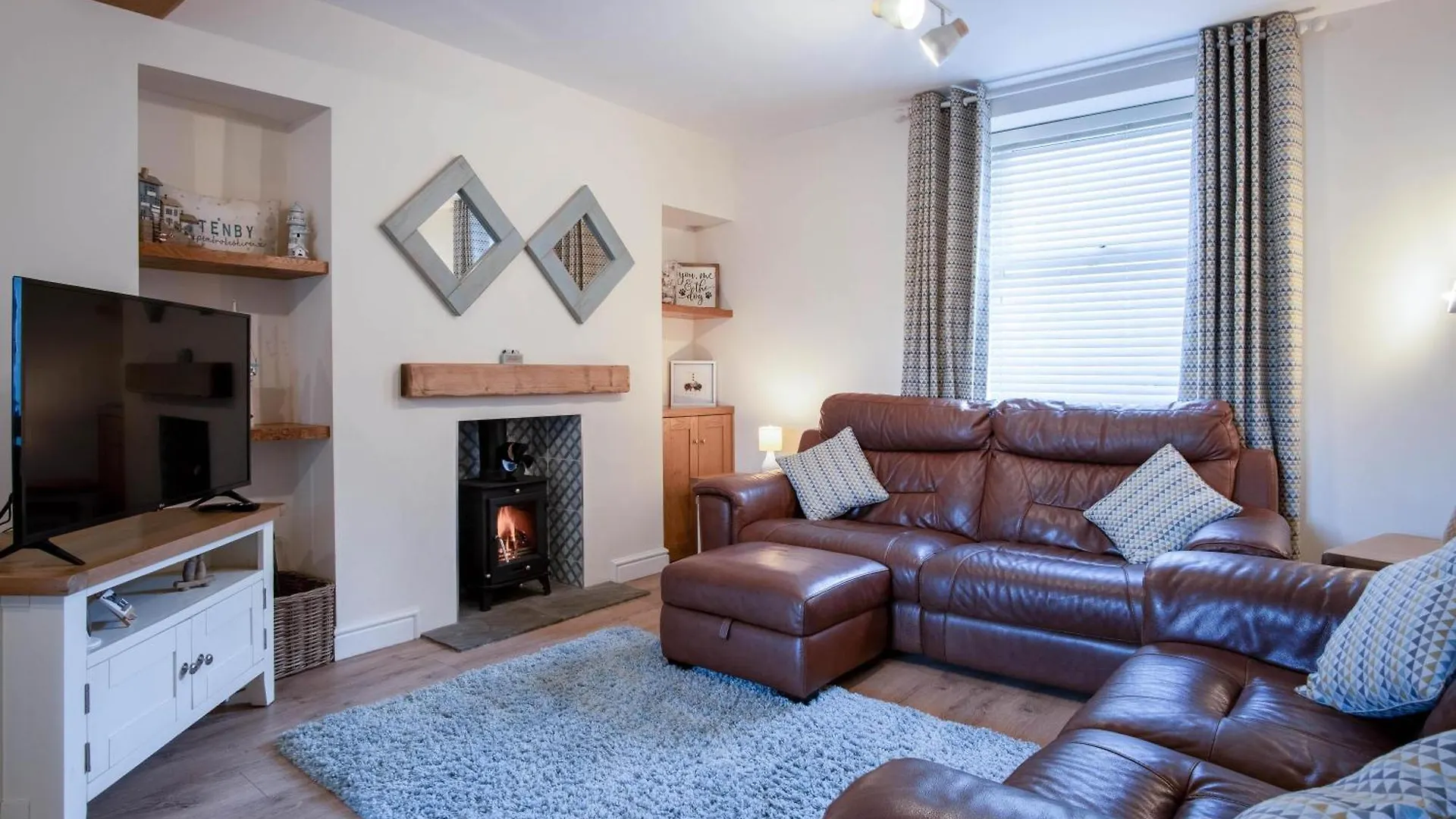 Ty George - 3 Bedroom - Holiday home Tenby