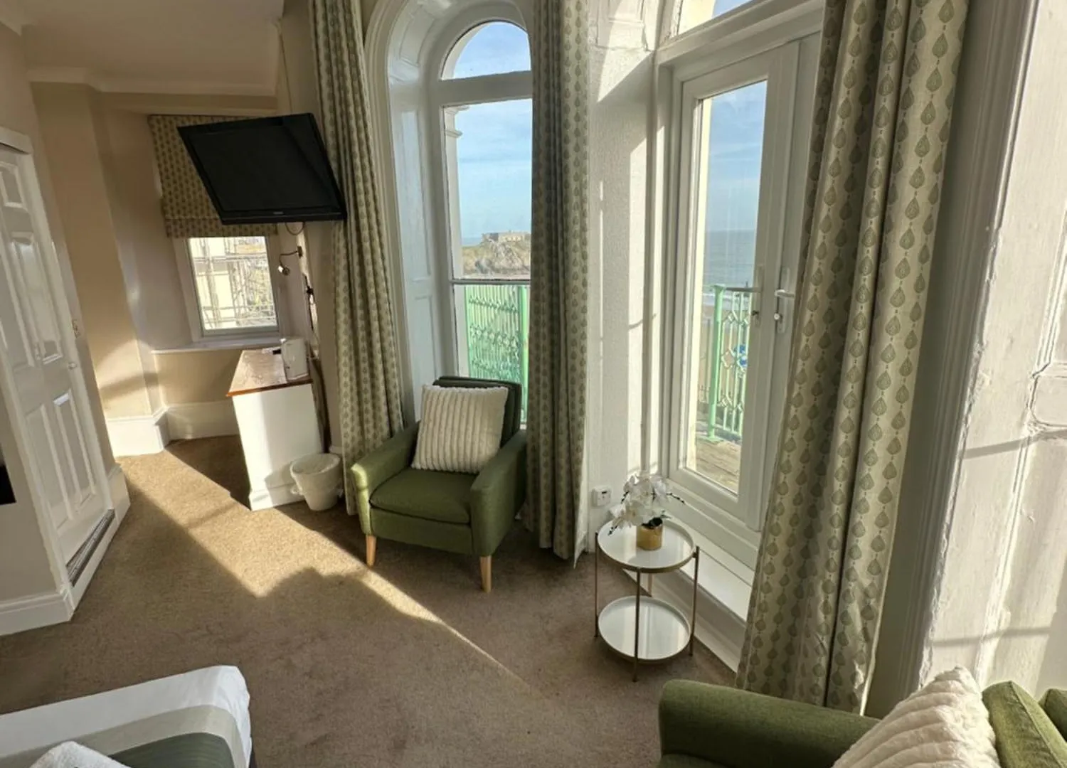 Clarence House Hotel 2*