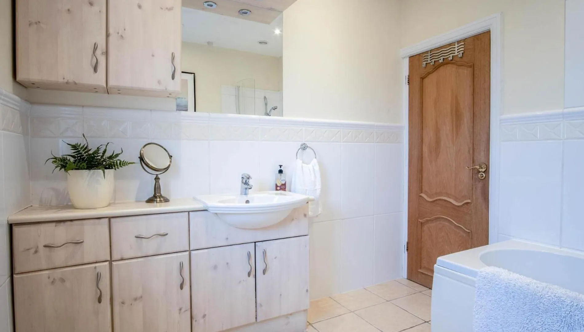 Little Glen - 3 Bedroom - * Tenby