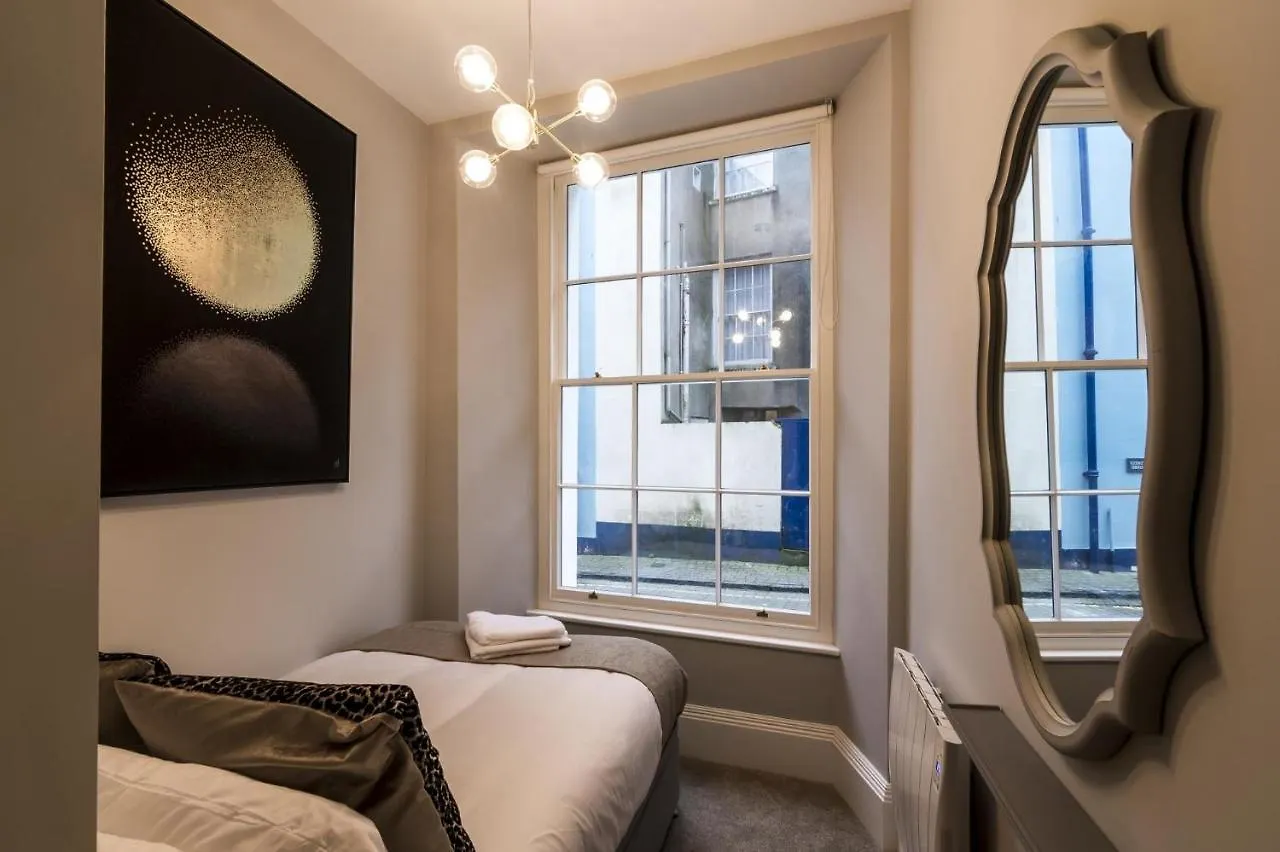 Pieces Of Eight - 2 Bedroom - - * Tenby