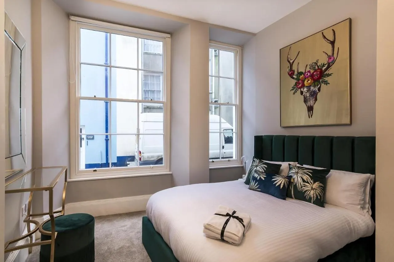 Pieces Of Eight - 2 Bedroom - - *