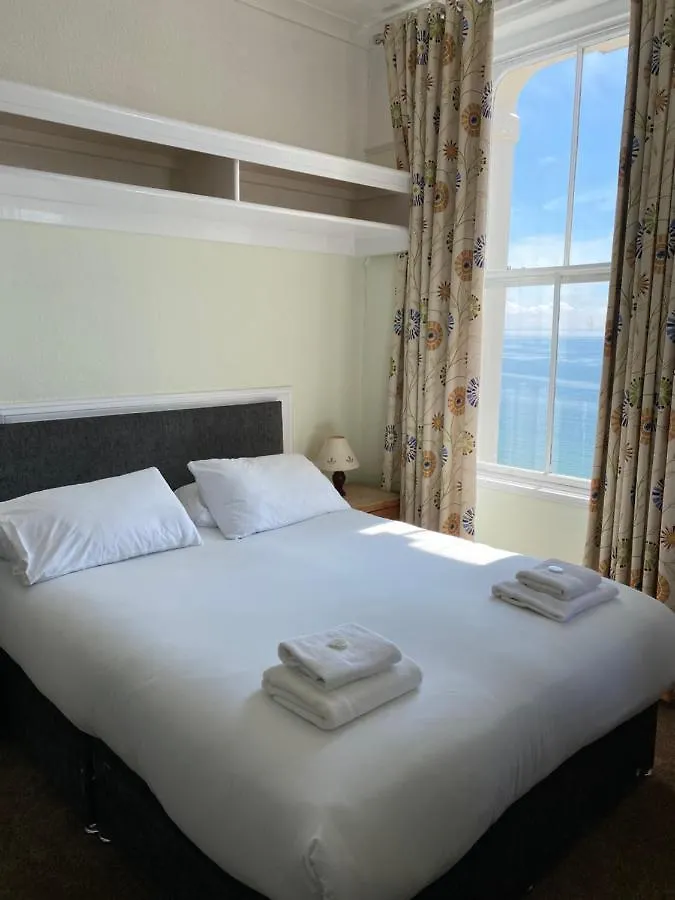 Carnock Apartment Tenby