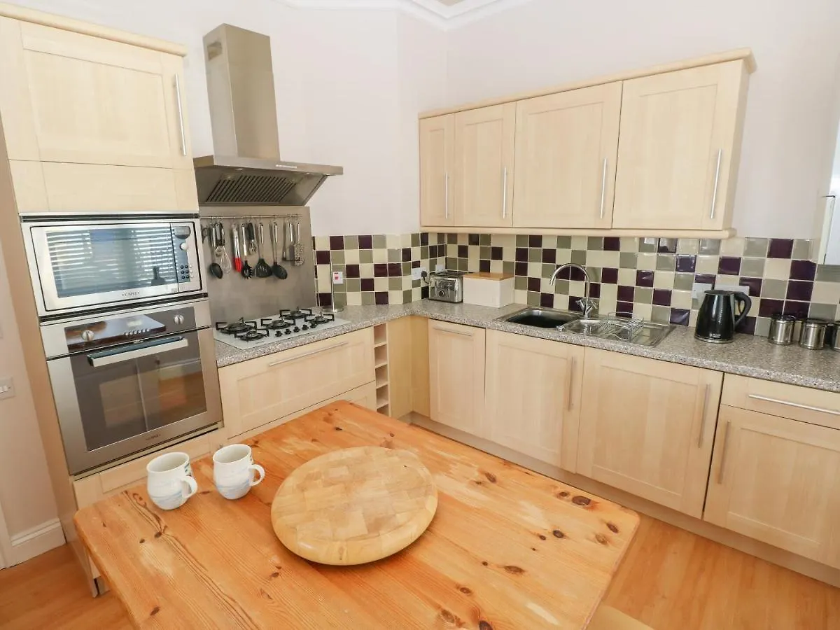 6 South Court * Tenby