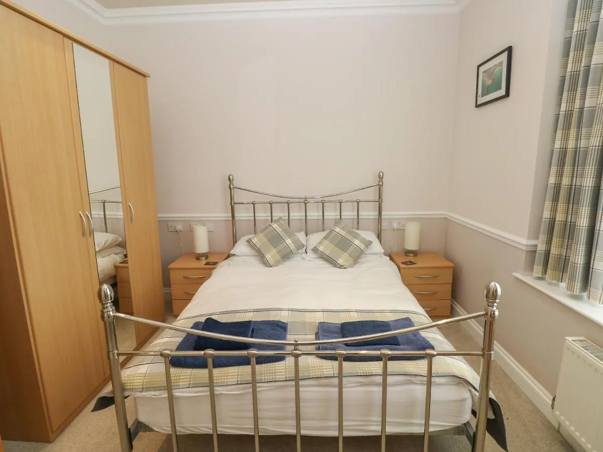 6 South Court Apartment