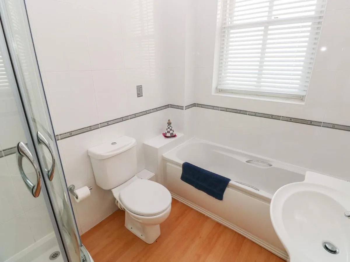 Apartment 6 South Court Tenby