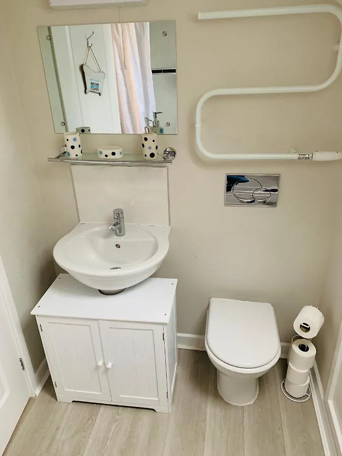 Apartman Sunflower Apartment, Family Near In Pembrokeshire Tenby