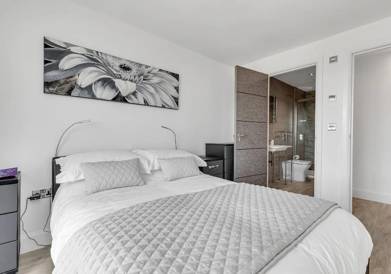 11 Waterstone House Apartment *