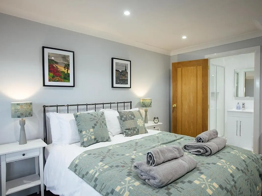 The Townhouse Pensión 4*