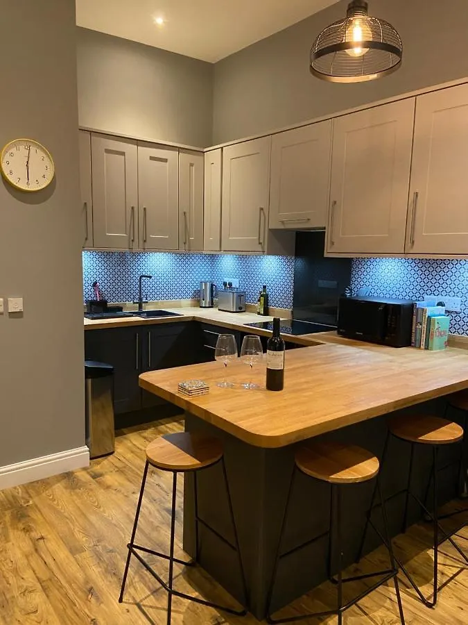 Apartment Stylish Apartment, Great Location, Parking *