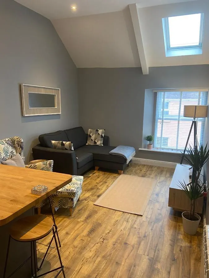 Stylish Apartment, Great Location, Parking * Tenby