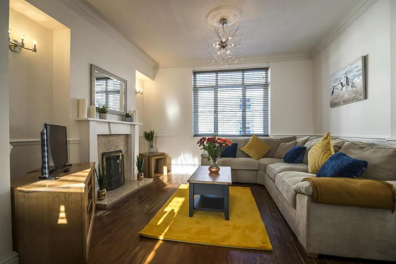 Ivydene - 3 Bedroom Holiday - Tenby