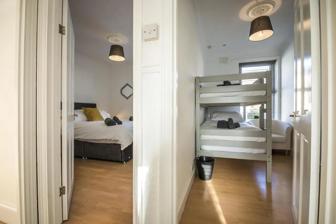 Ivydene - 3 Bedroom Holiday - Tenby