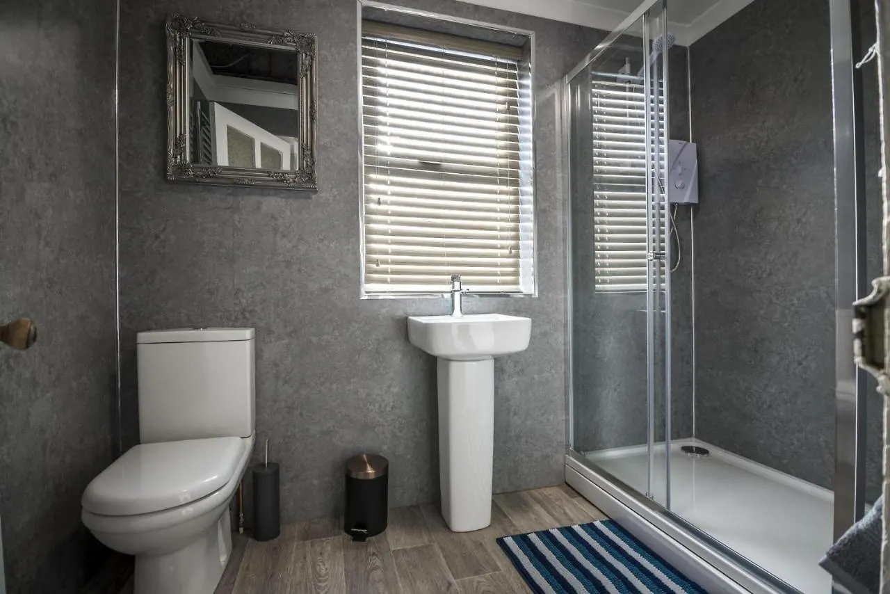 Apartment Ivydene - 3 Bedroom Holiday - *
