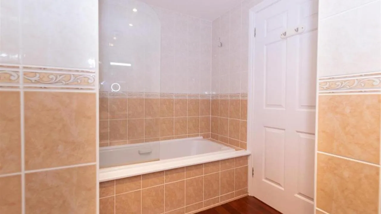 Bryn Y Mor 23 Caldey House Holiday home Tenby