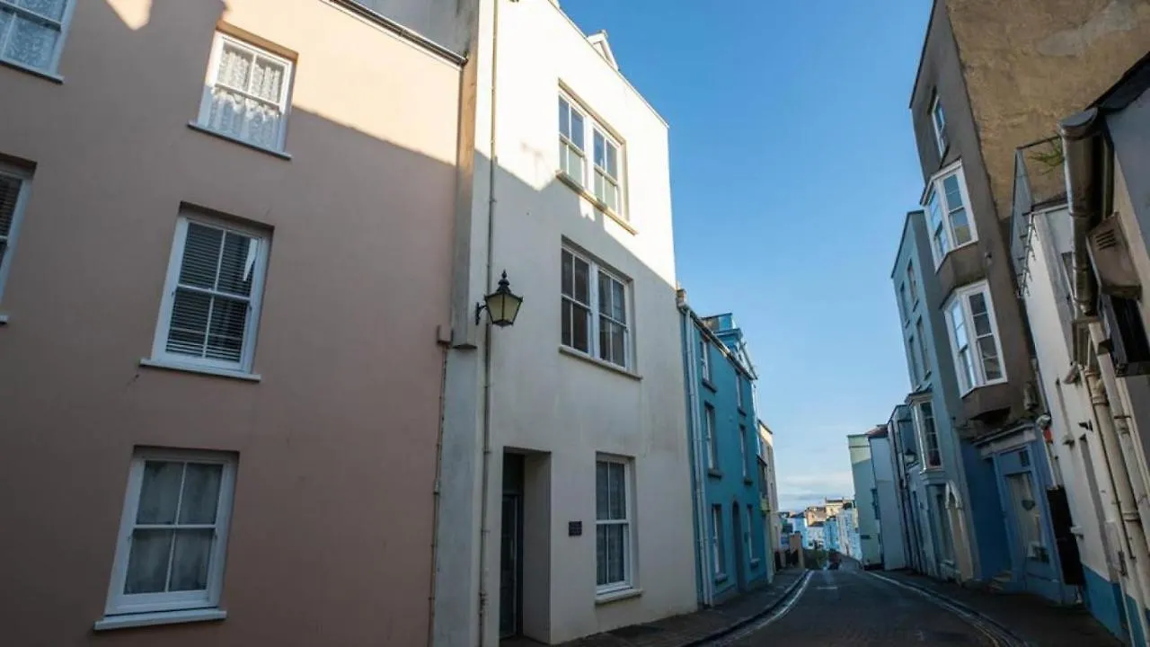 Apartment Royal Victoria Court 11 *