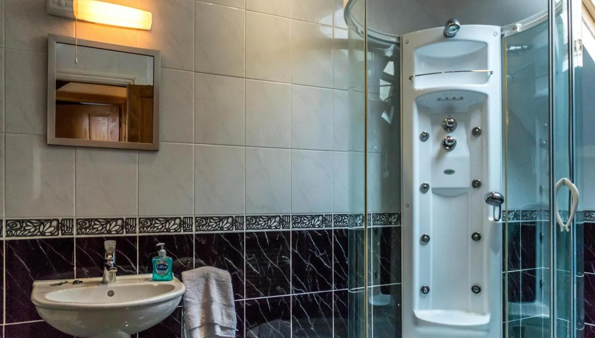 The - 1 Bedroom - Holiday home *