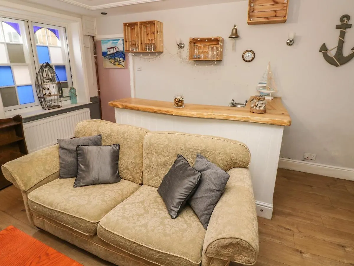Studio Apartment *
