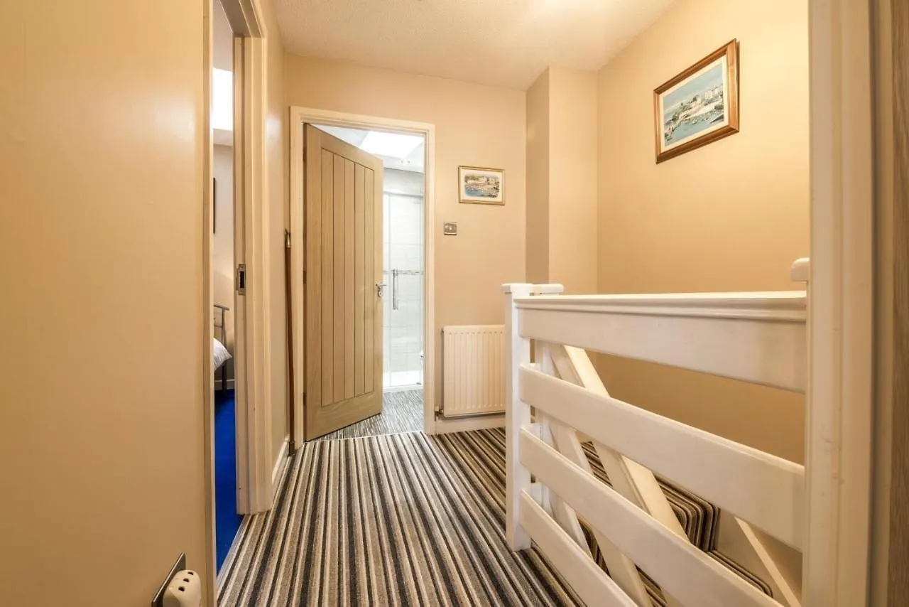 Harry's - 2 Bedroom - Tenby