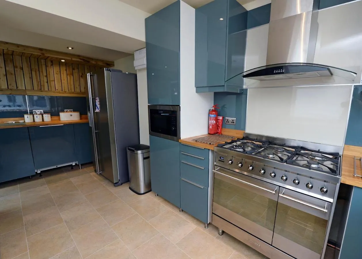 8 Culver Park - Close To And Town Centre