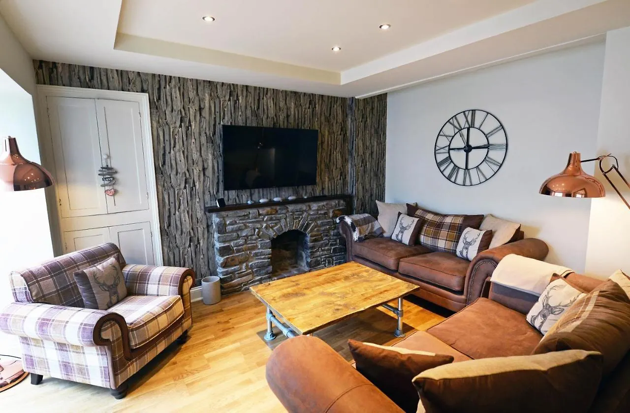 8 Culver Park - Close To And Town Centre *
