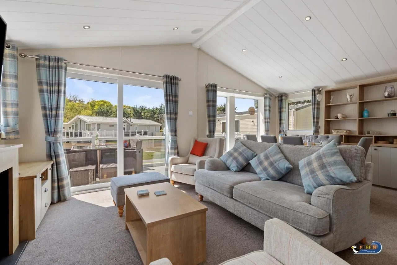 St Mary's View - Luxury Lodge, Short Walk To Beach, Parking