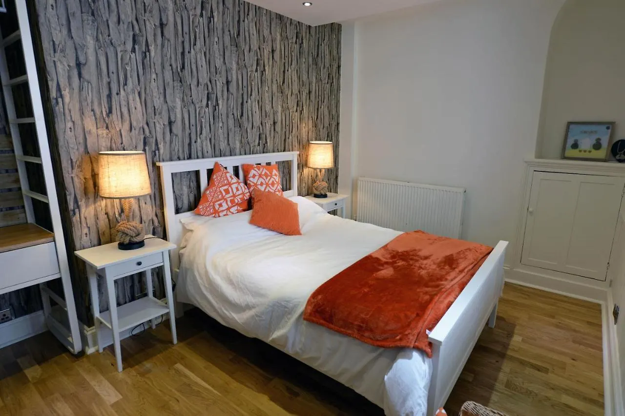8 Culver Park - Close To And Town Centre