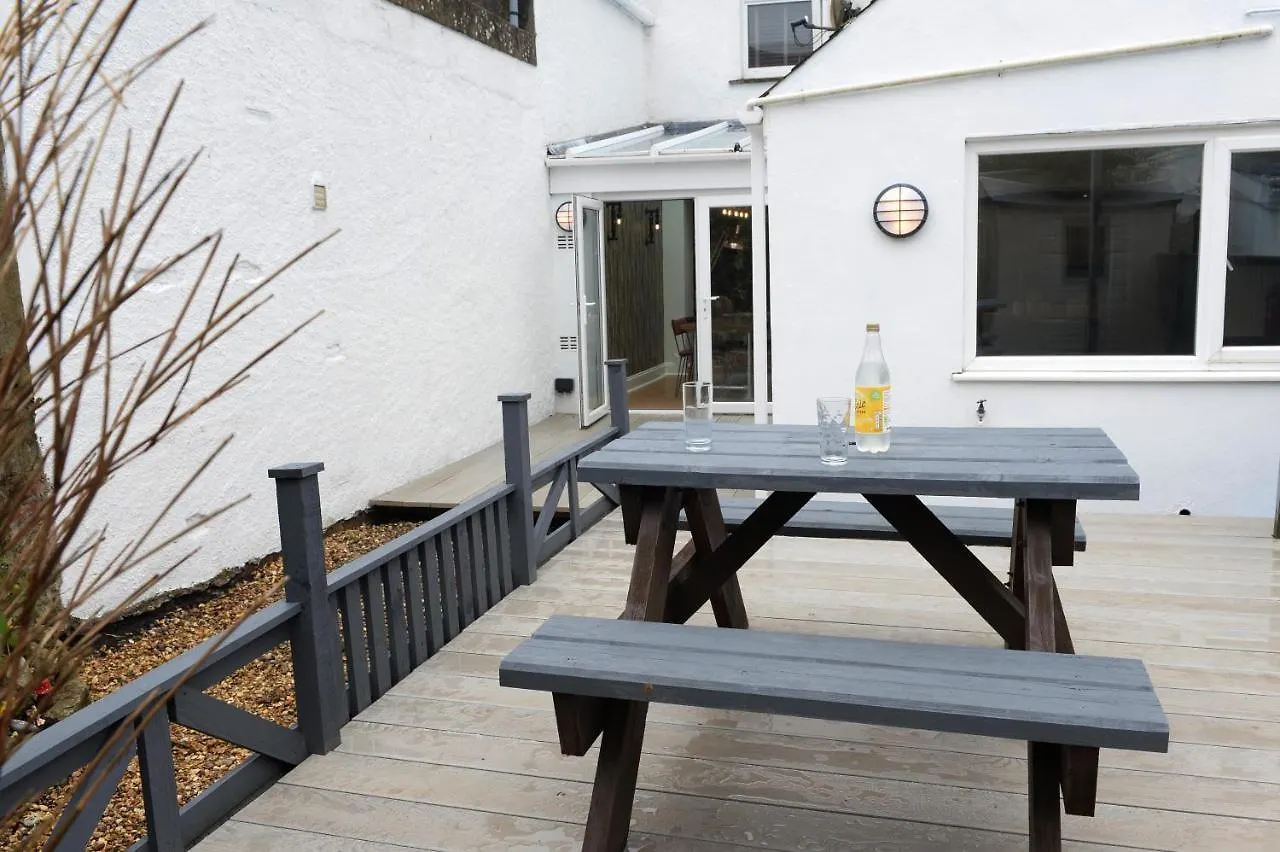 8 Culver Park - Close To And Town Centre *