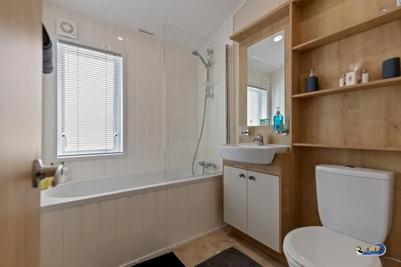 St Mary's View - Luxury Lodge, Short Walk To Beach, Parking Holiday home