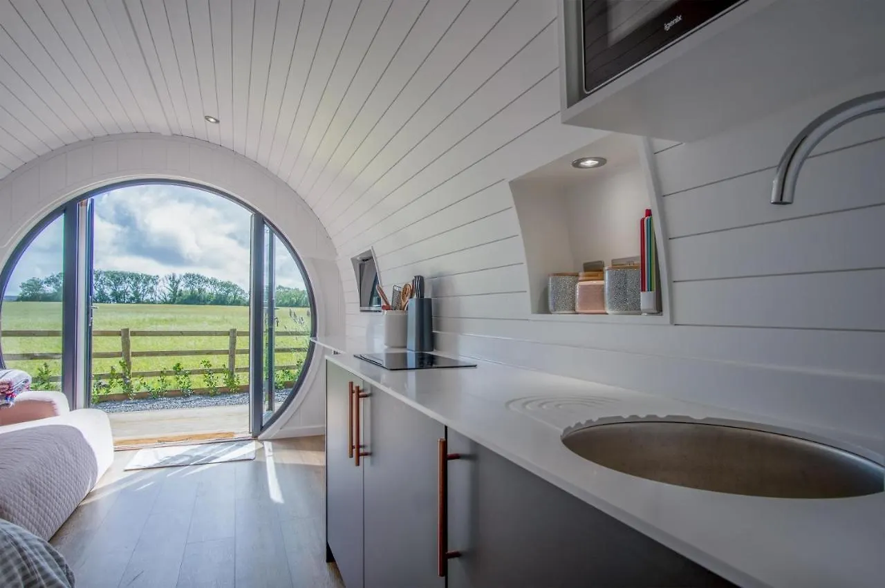 Hideaway - 1 Bedroom Pod - St Florence Apartment *