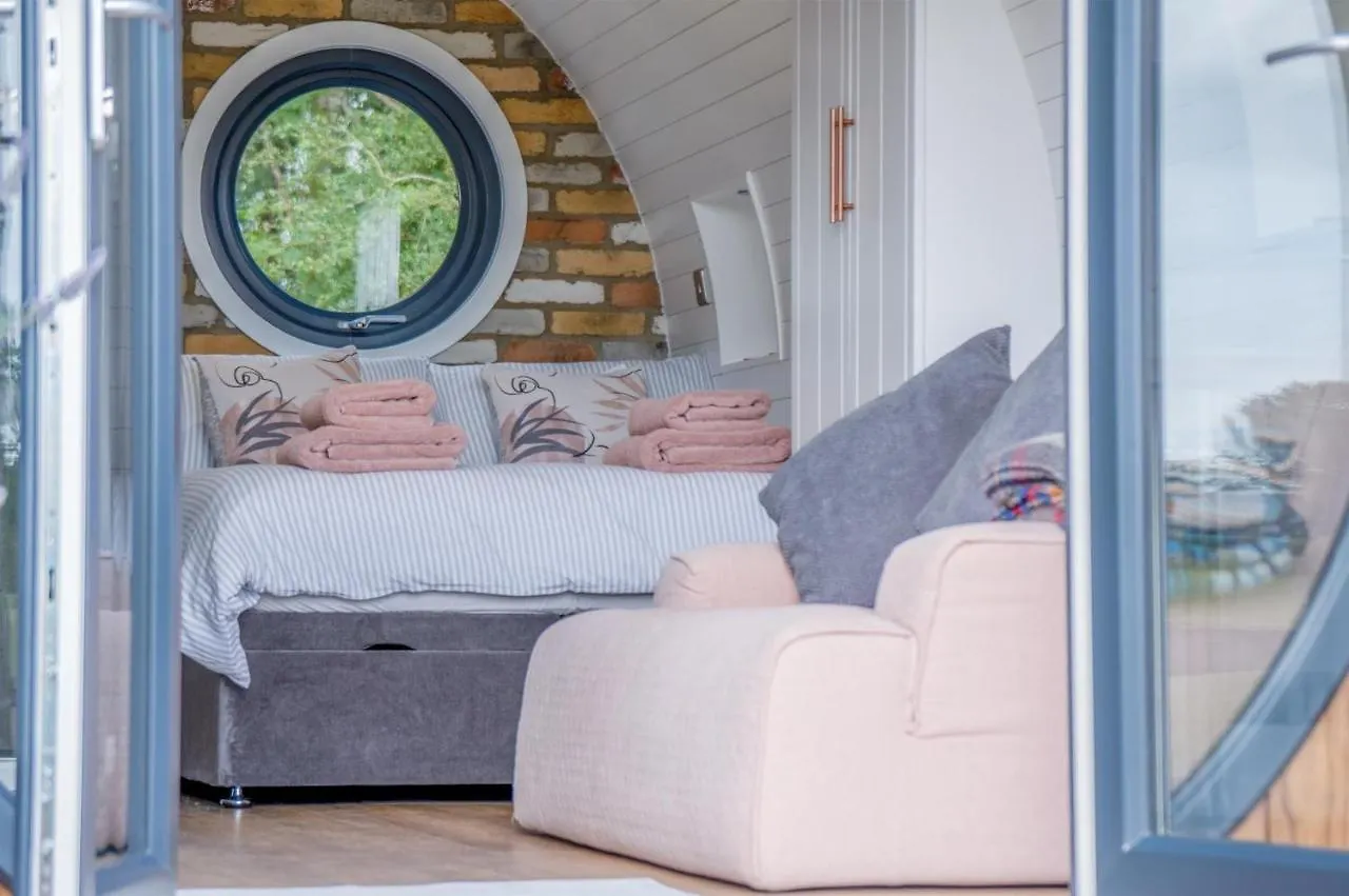 Hideaway - 1 Bedroom Pod - St Florence Apartment