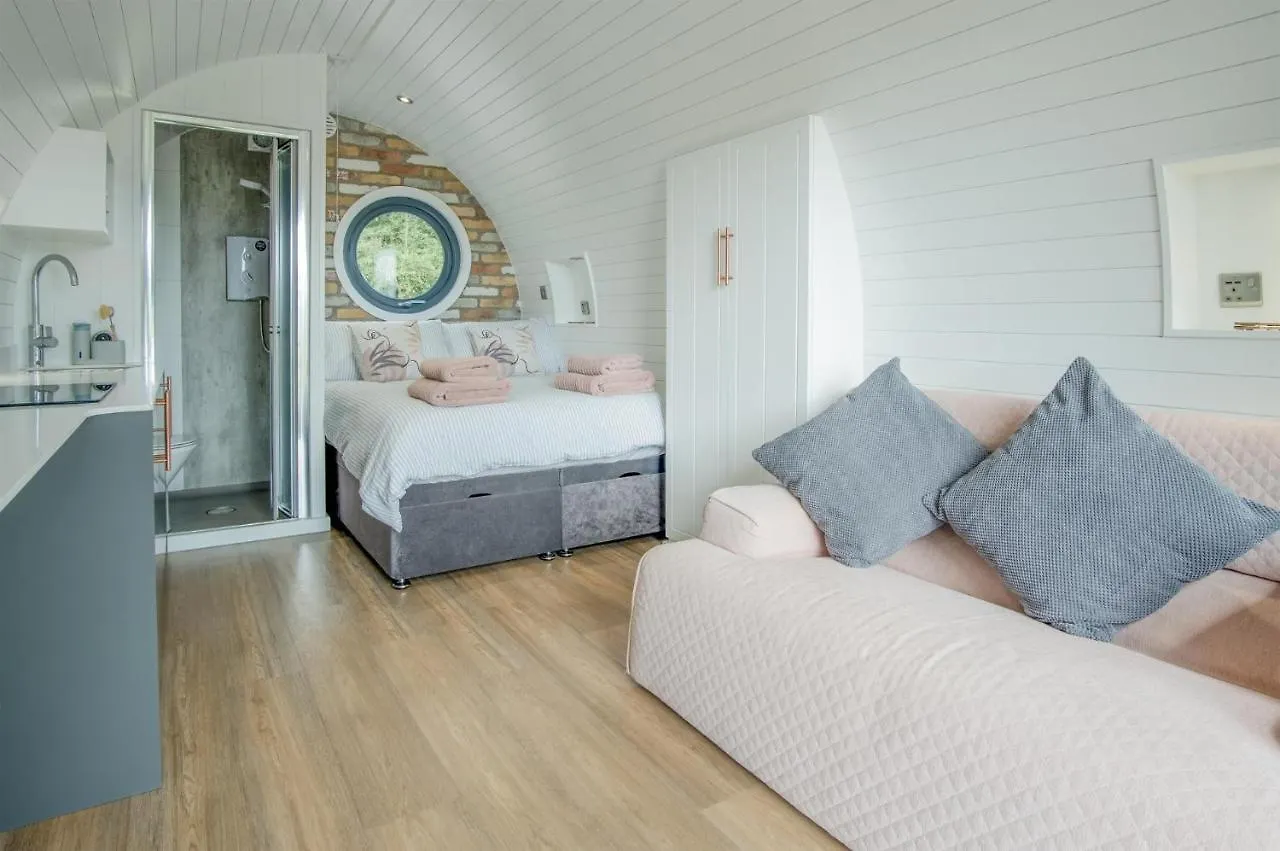Hideaway - 1 Bedroom Pod - St Florence Apartment