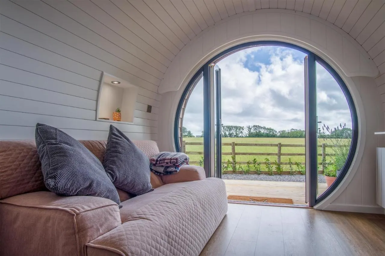 Apartment Hideaway - 1 Bedroom Pod - St Florence Tenby