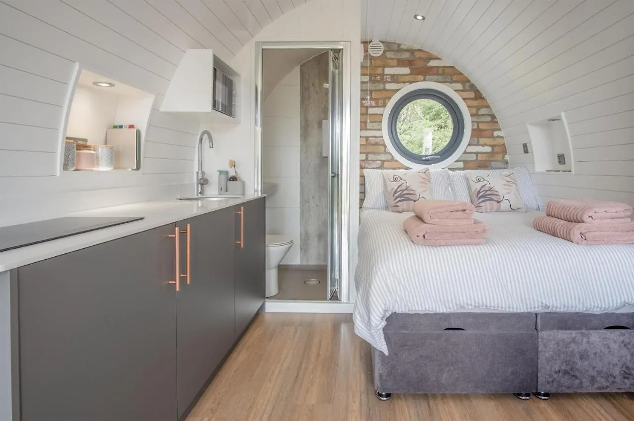 Hideaway - 1 Bedroom Pod - St Florence Apartment Tenby