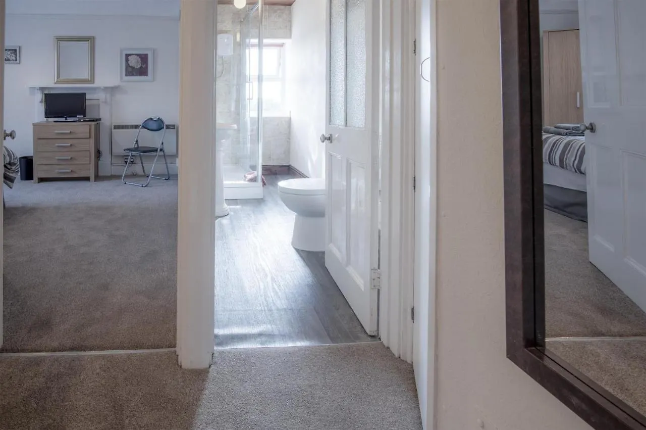 Dragons Den - 2 Bedroom - טנבי