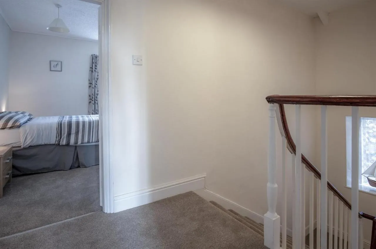 Dragons Den - 2 Bedroom - דירה *