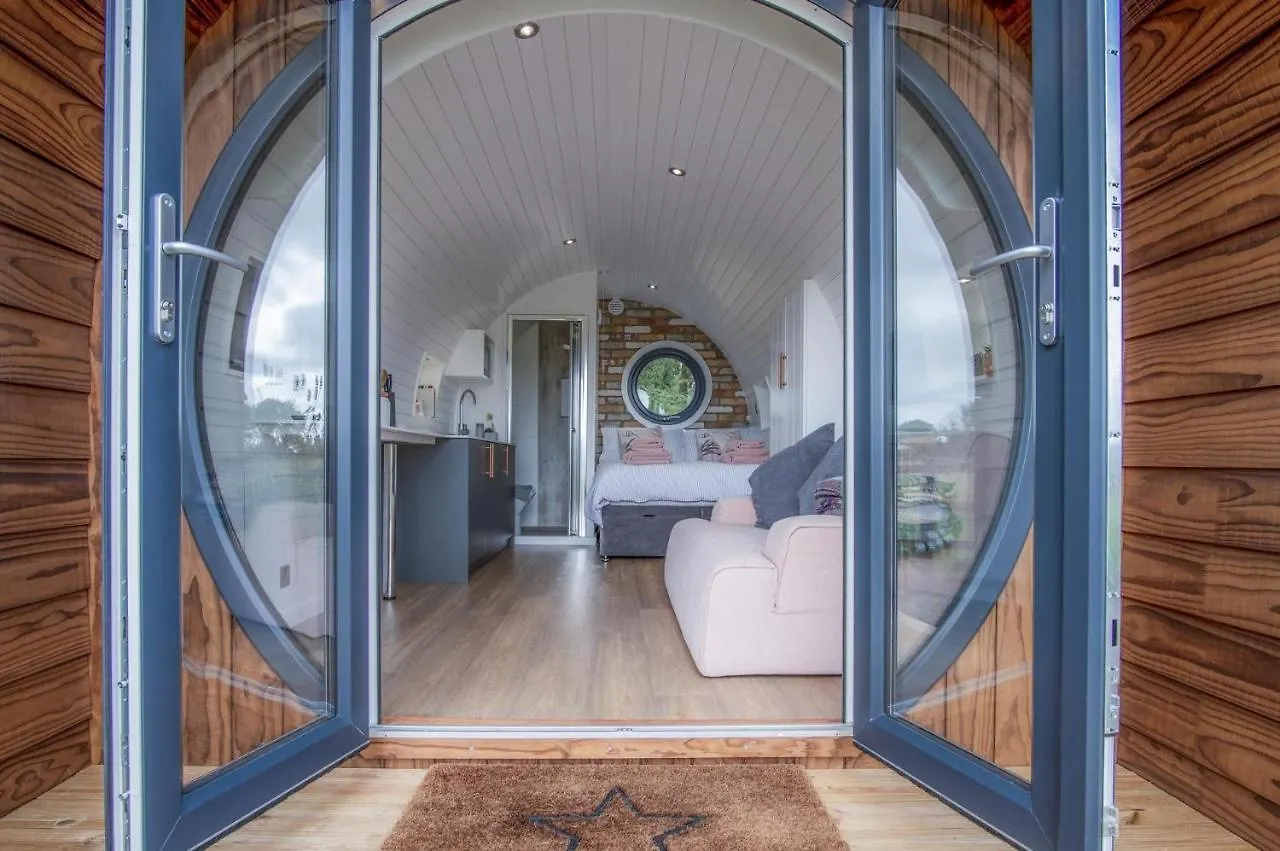 Hideaway - 1 Bedroom Pod - St Florence Apartment