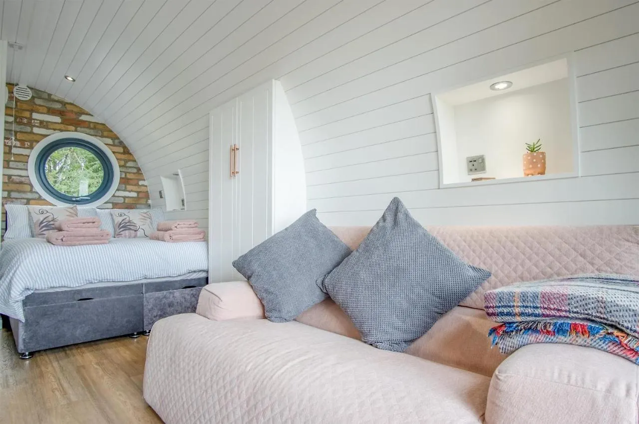 Hideaway - 1 Bedroom Pod - St Florence * Tenby