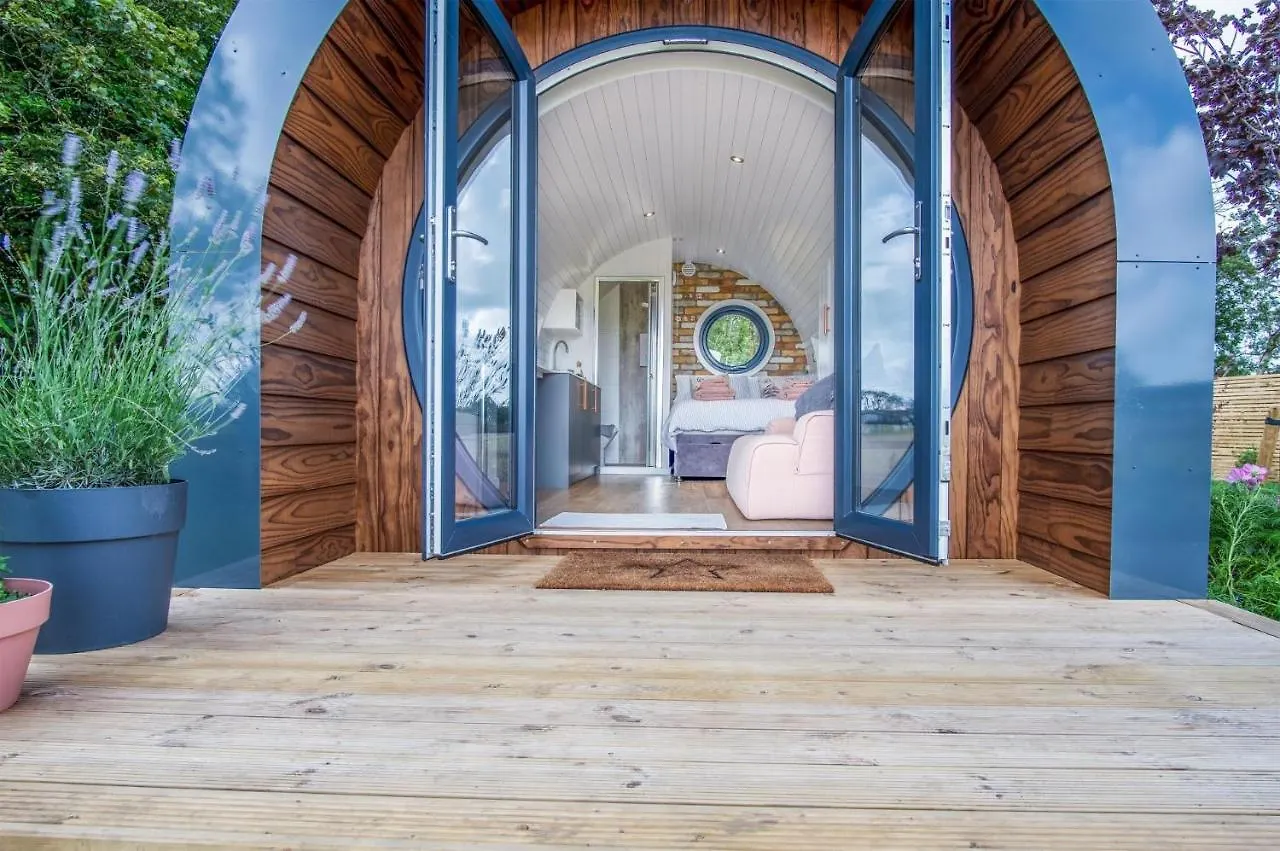 Hideaway - 1 Bedroom Pod - St Florence Apartment *