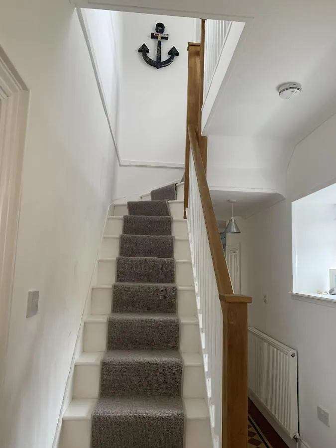 Hobbes Cottage, Pets Allowed Tenby