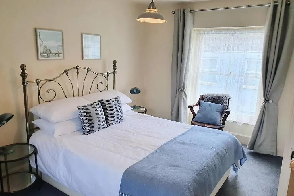Stunning & Spacious House In *