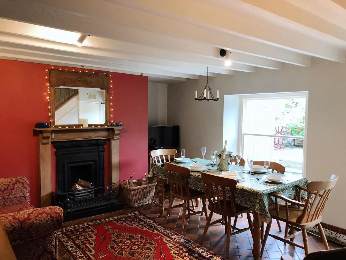 Stunning & Spacious House In Tenby