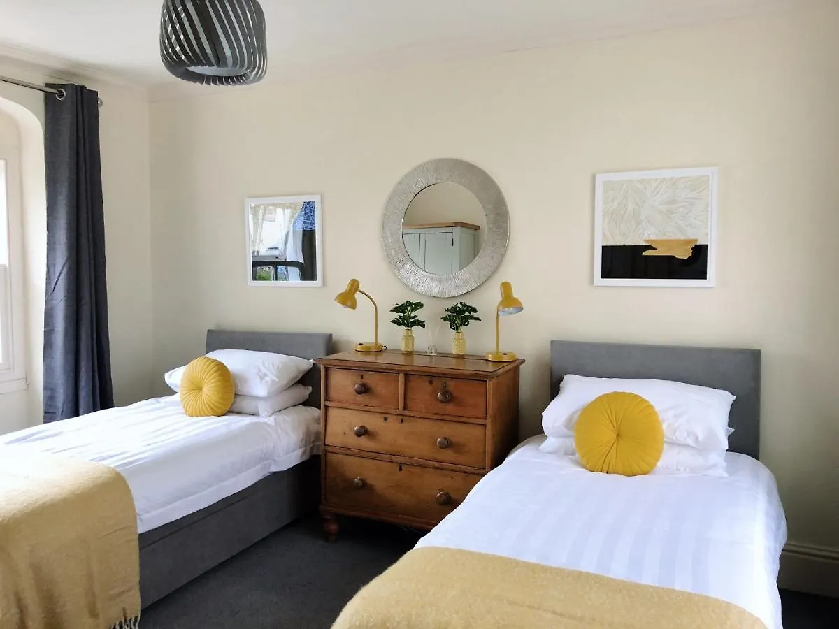 Stunning & Spacious House In Holiday home *