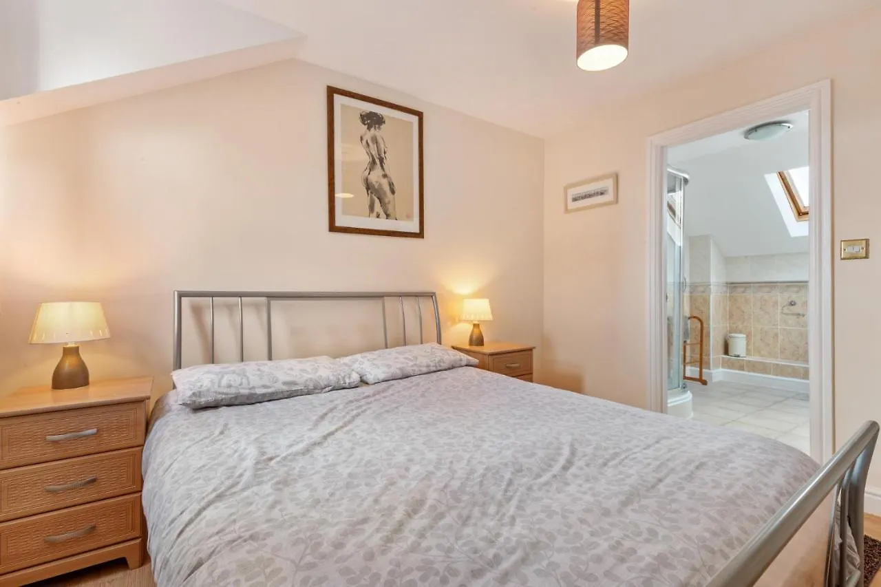 Arcadia House - Lovely Apartment, Close To Beaches, Harbour And Town Centre * Tenby