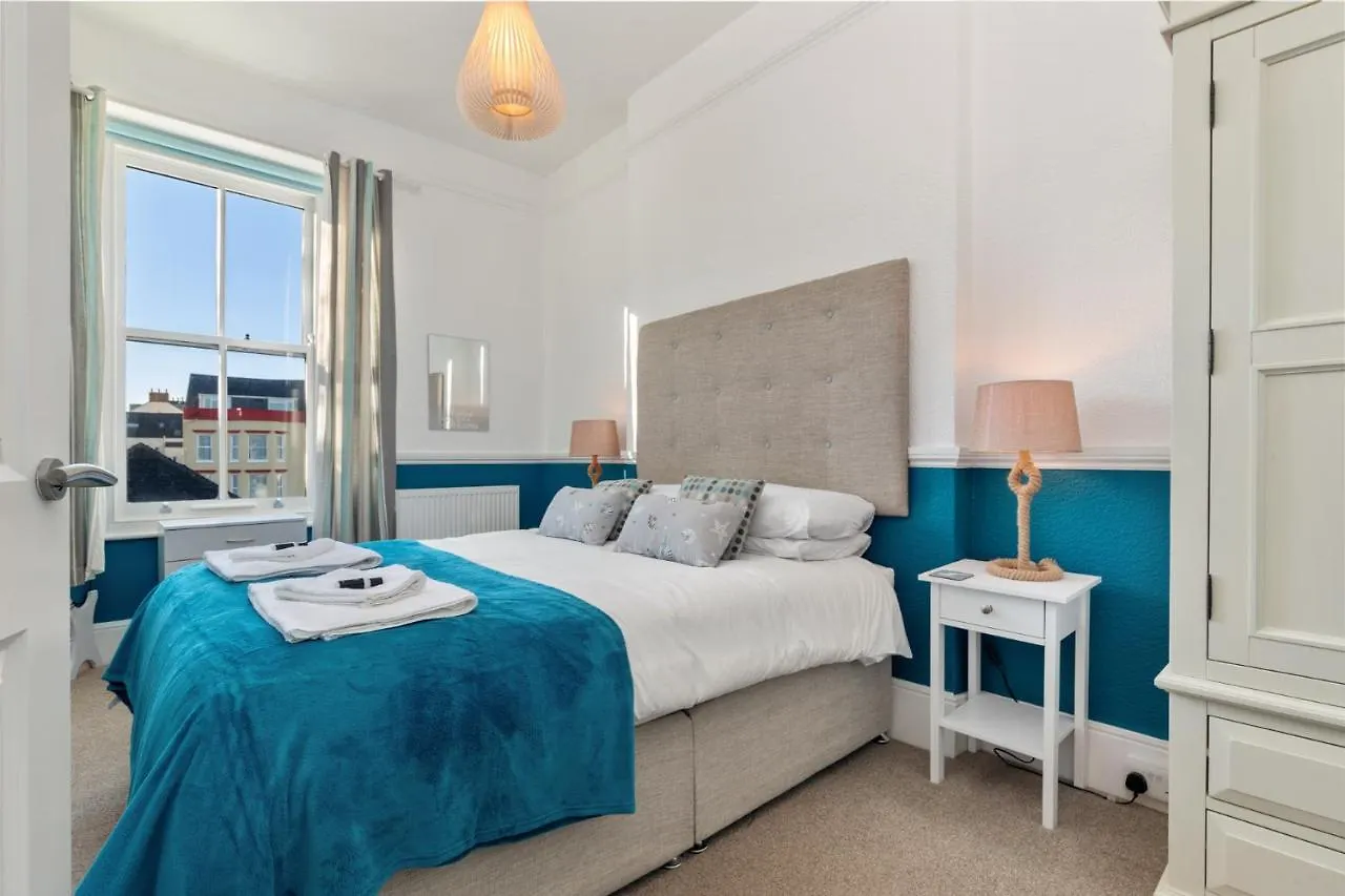 Apartment Sail - Beautiful Apartment, Minutes Walk To And Town Centre *
