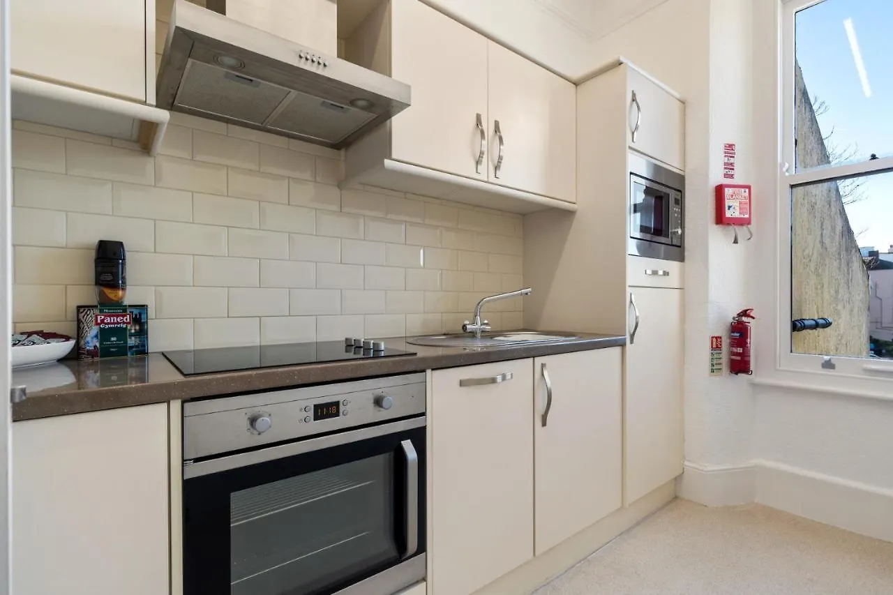 Apartment Sail - Beautiful Apartment, Minutes Walk To And Town Centre Tenby