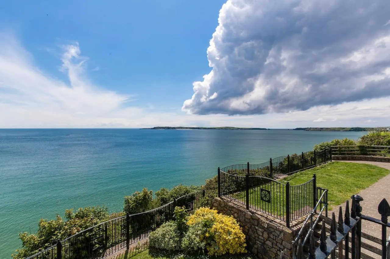 Sail - Beautiful Apartment, Minutes Walk To And Town Centre Apartment