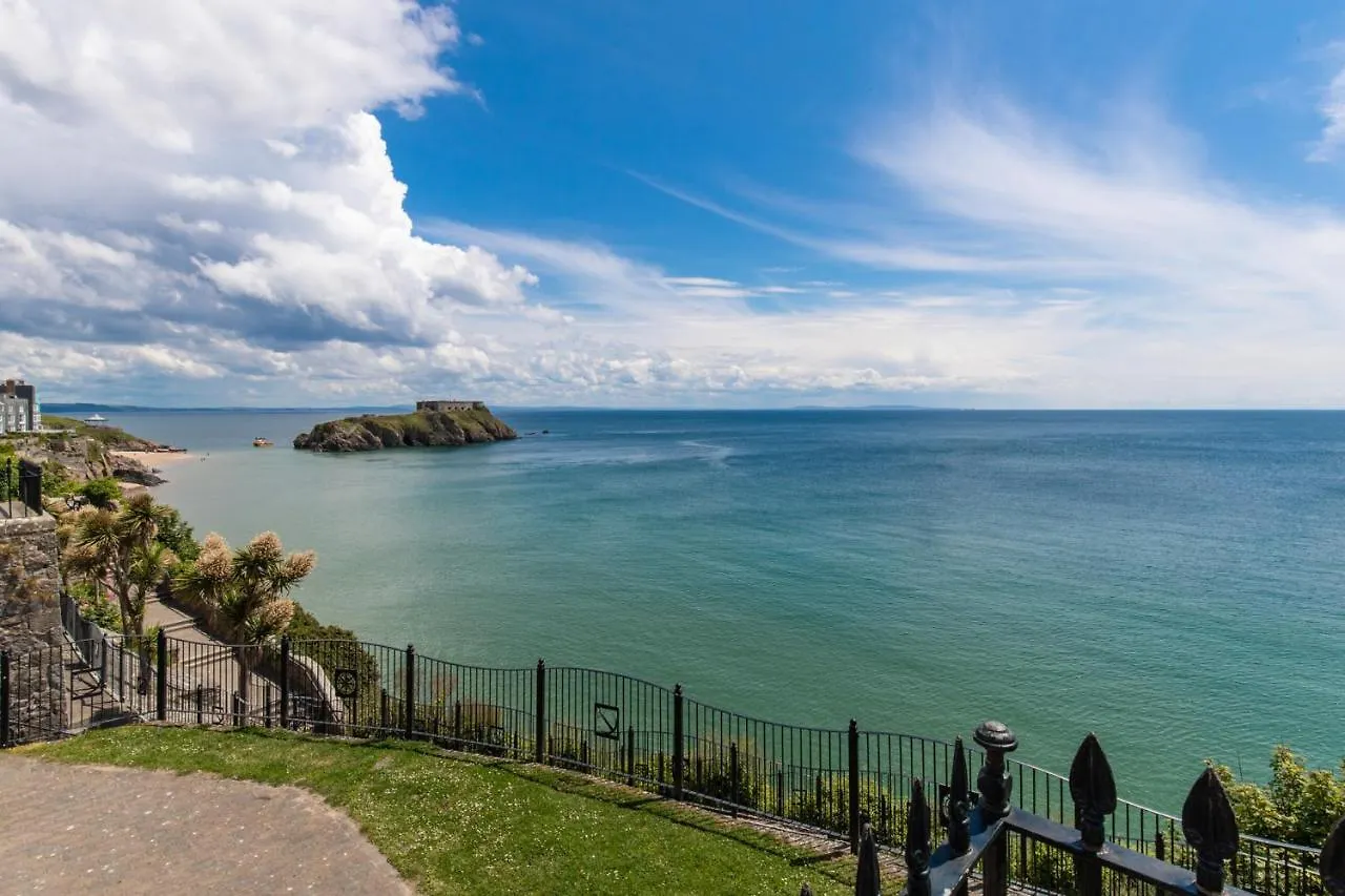 Sail - Beautiful Apartment, Minutes Walk To And Town Centre Tenby