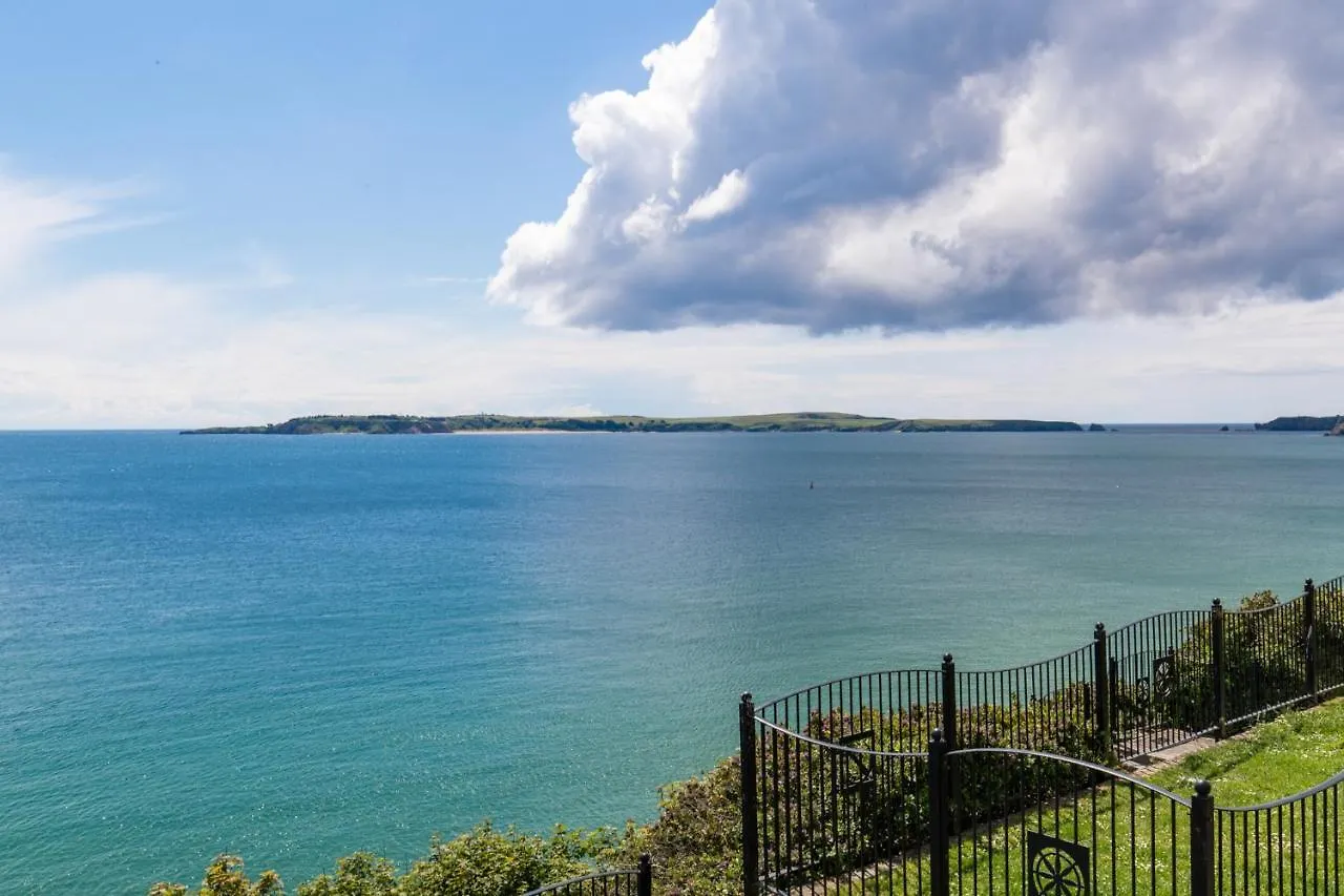 Sail - Beautiful Apartment, Minutes Walk To And Town Centre